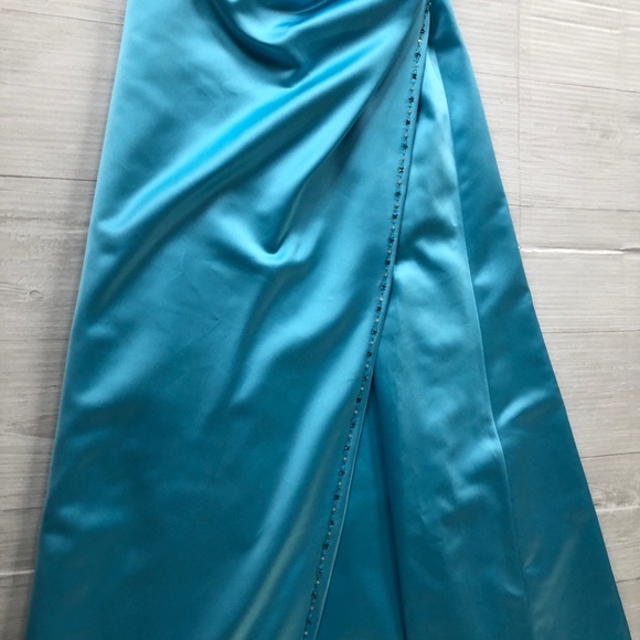 Beautiful strapless satin blue prom/formal gown - Picture 3 of 4